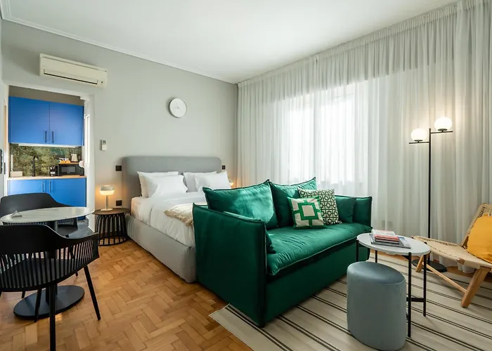 Syntagma Bliss: Athens Hub