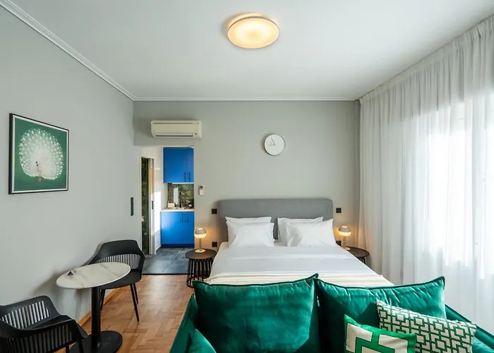 Syntagma Bliss: Athens Hub